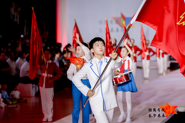 ag真人国际迪尚智造：经纬之间织就学子风华(图1)